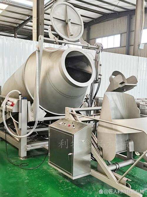提升上料真空滚揉机:肉类加工的高效好帮手 在肉类加工行业,提升上料